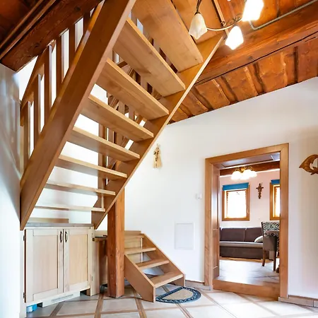 Drevenicka V Durcinej - Anna Durcina